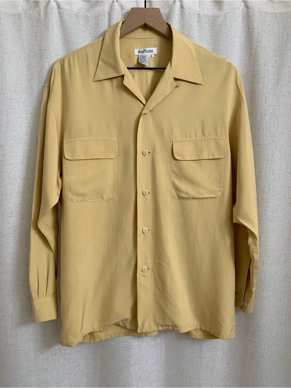 Ann Taylor 100% Silk Light Mustard Yellow Long Sleeve ButtonDown Shirt Lagenlook